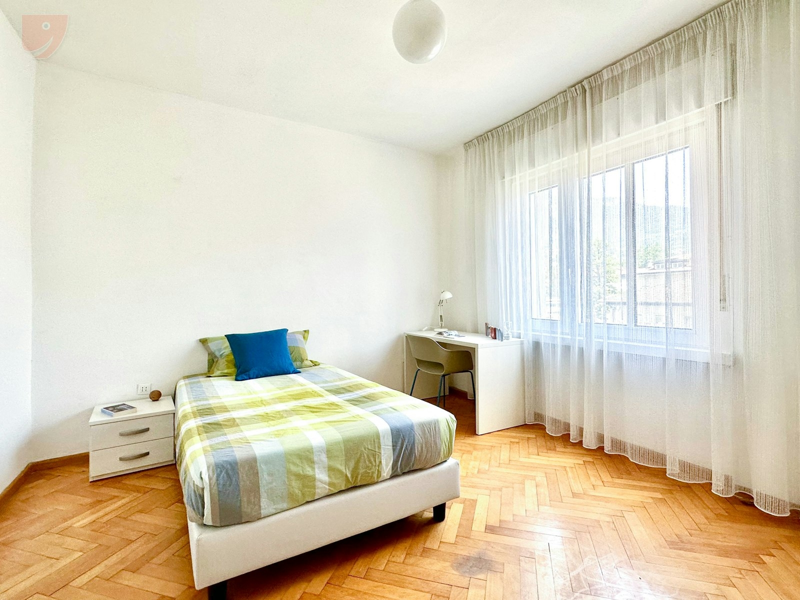 Spacious and Bright Single Room Steps from Humanities and Law