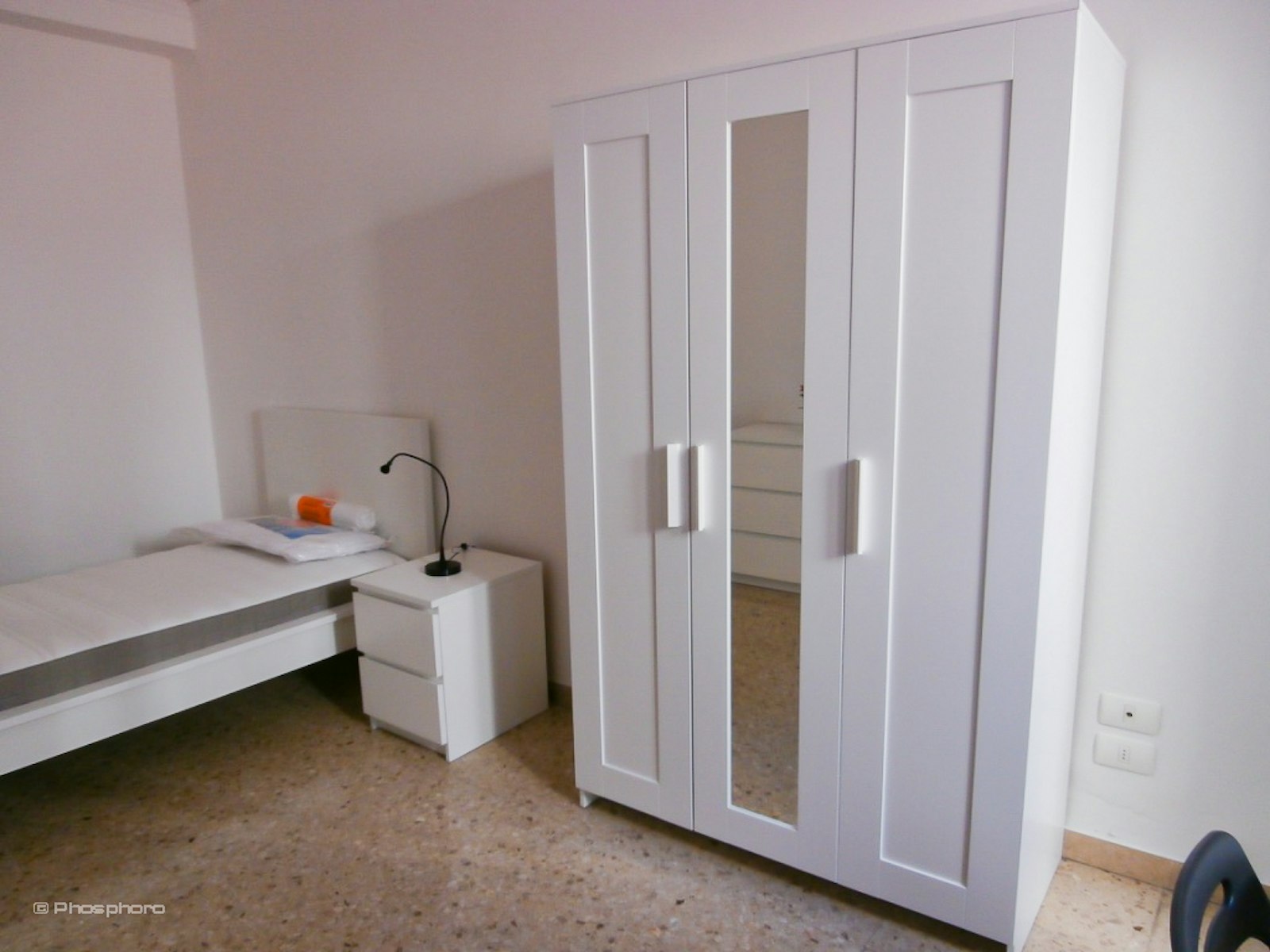 Single in apartment near the river