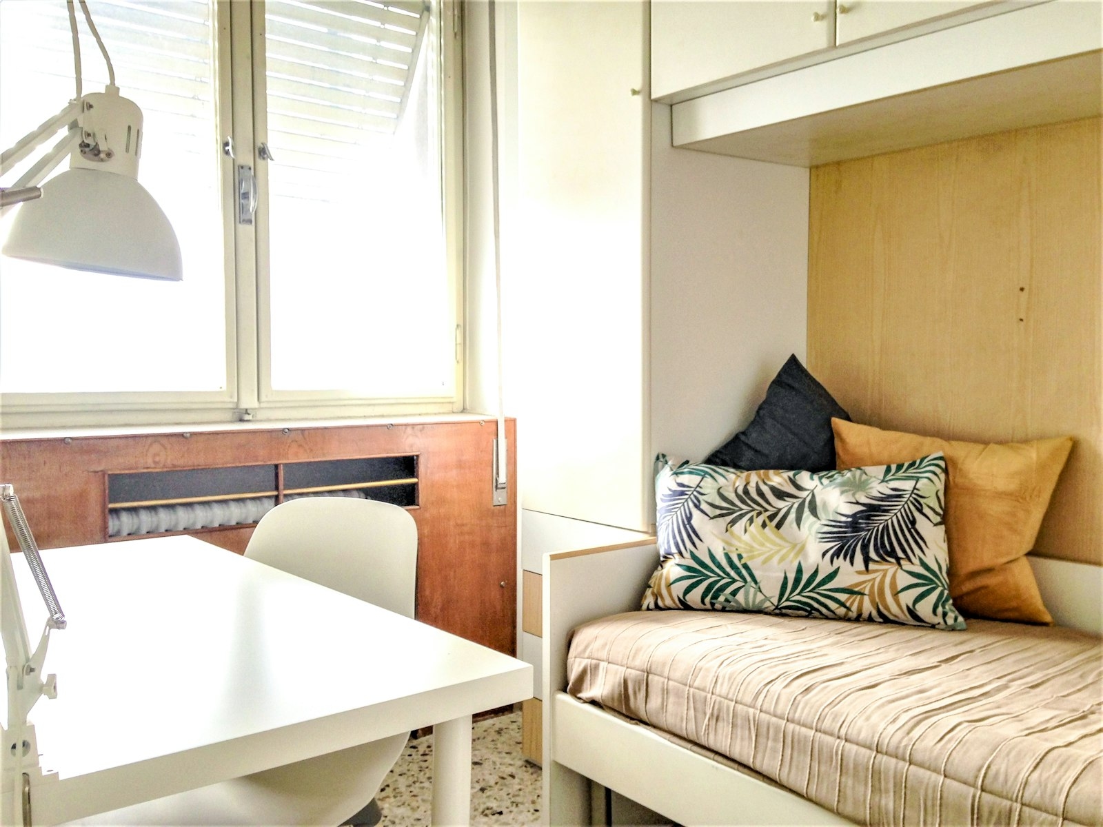 Charming Single Room for Girl in Minimal Style