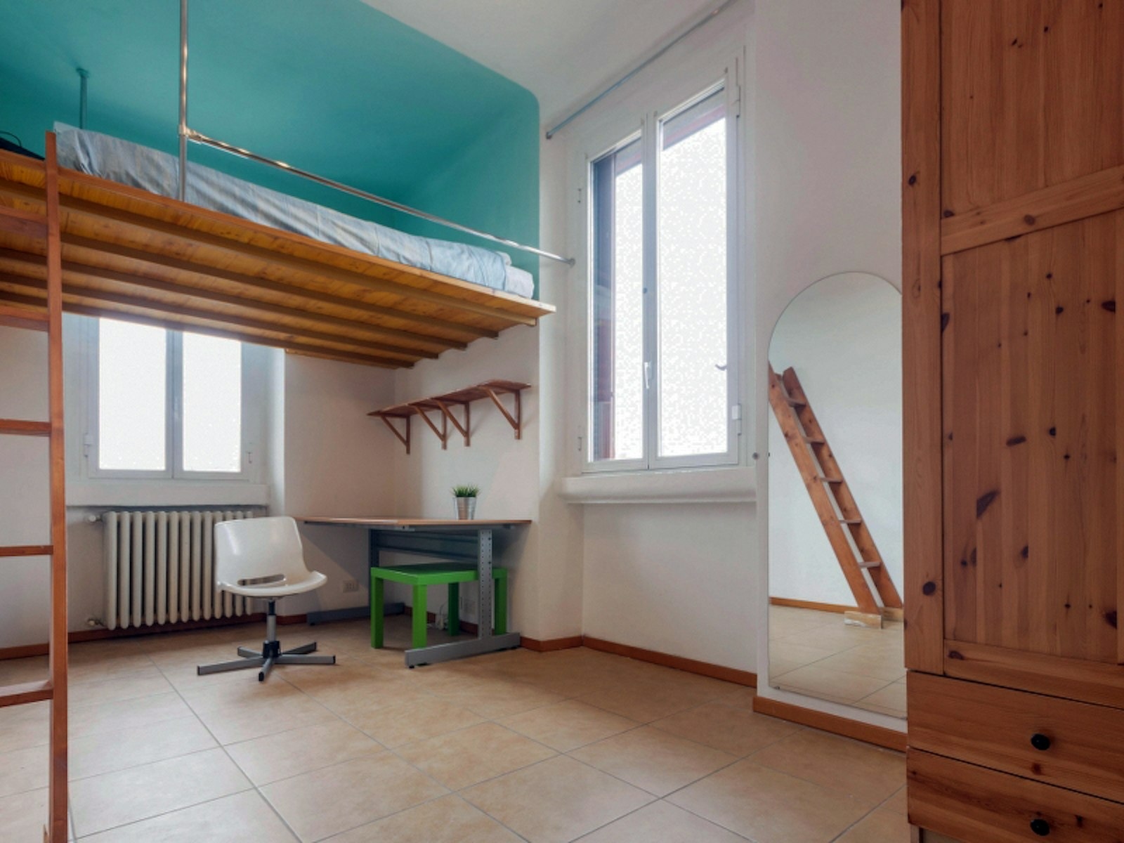 Unique Single Room with Fantastic Loft Bed