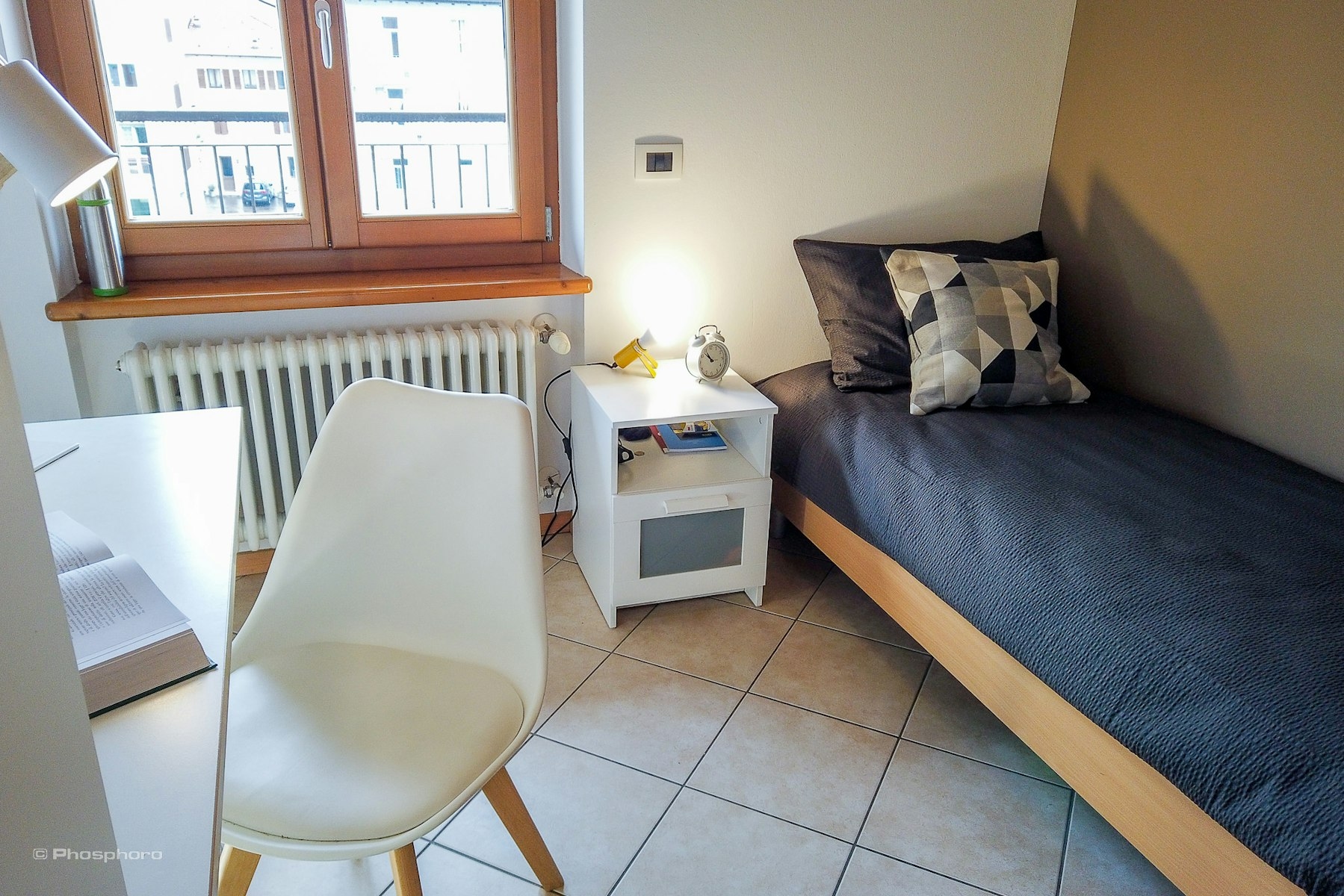 Bright single room in shared apartment for three people