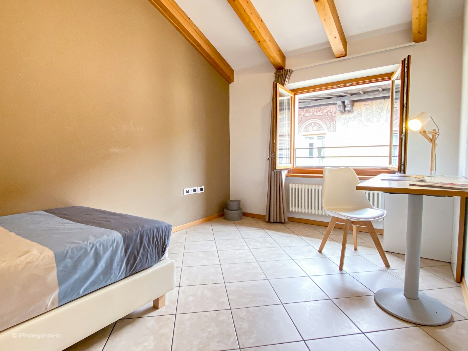 Spacious Single Room One Minute from Faculties