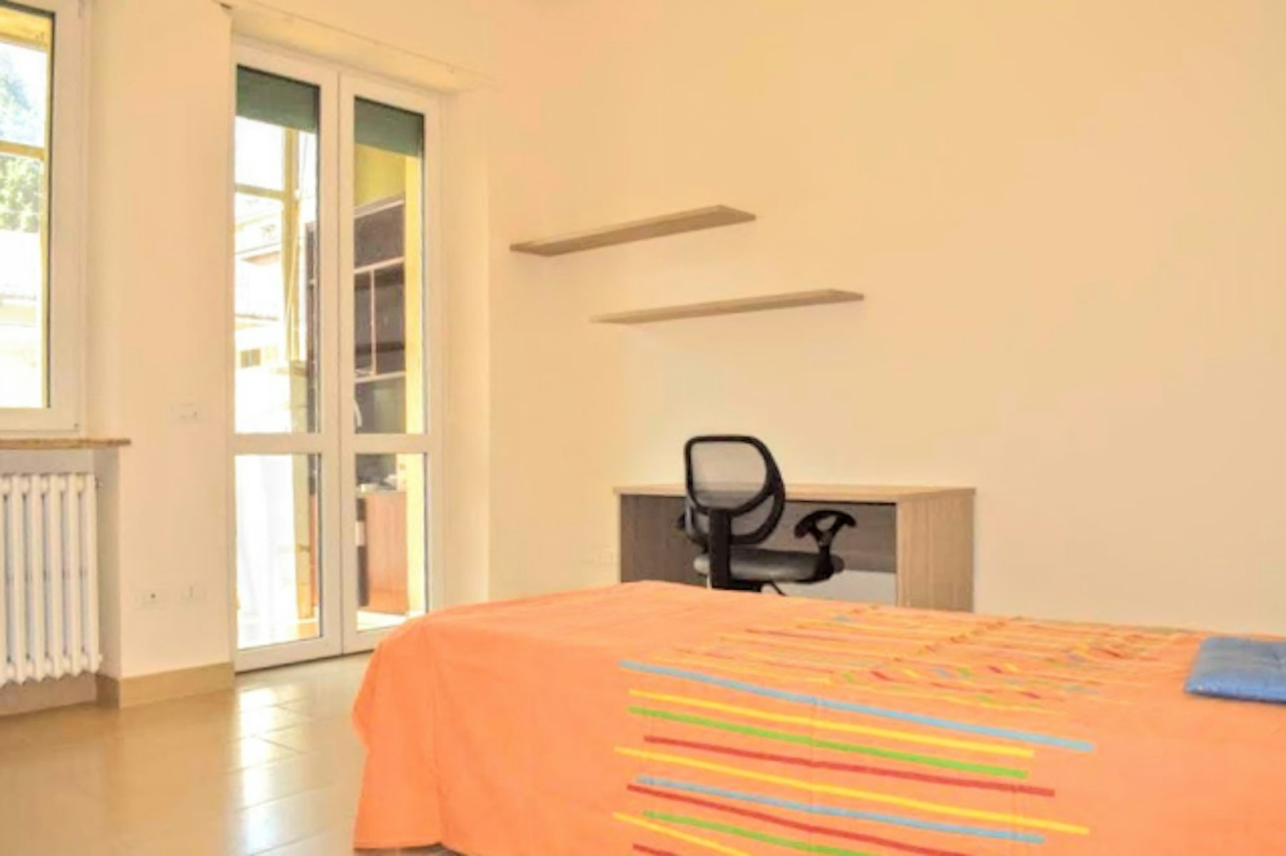 Spacious single with terrace