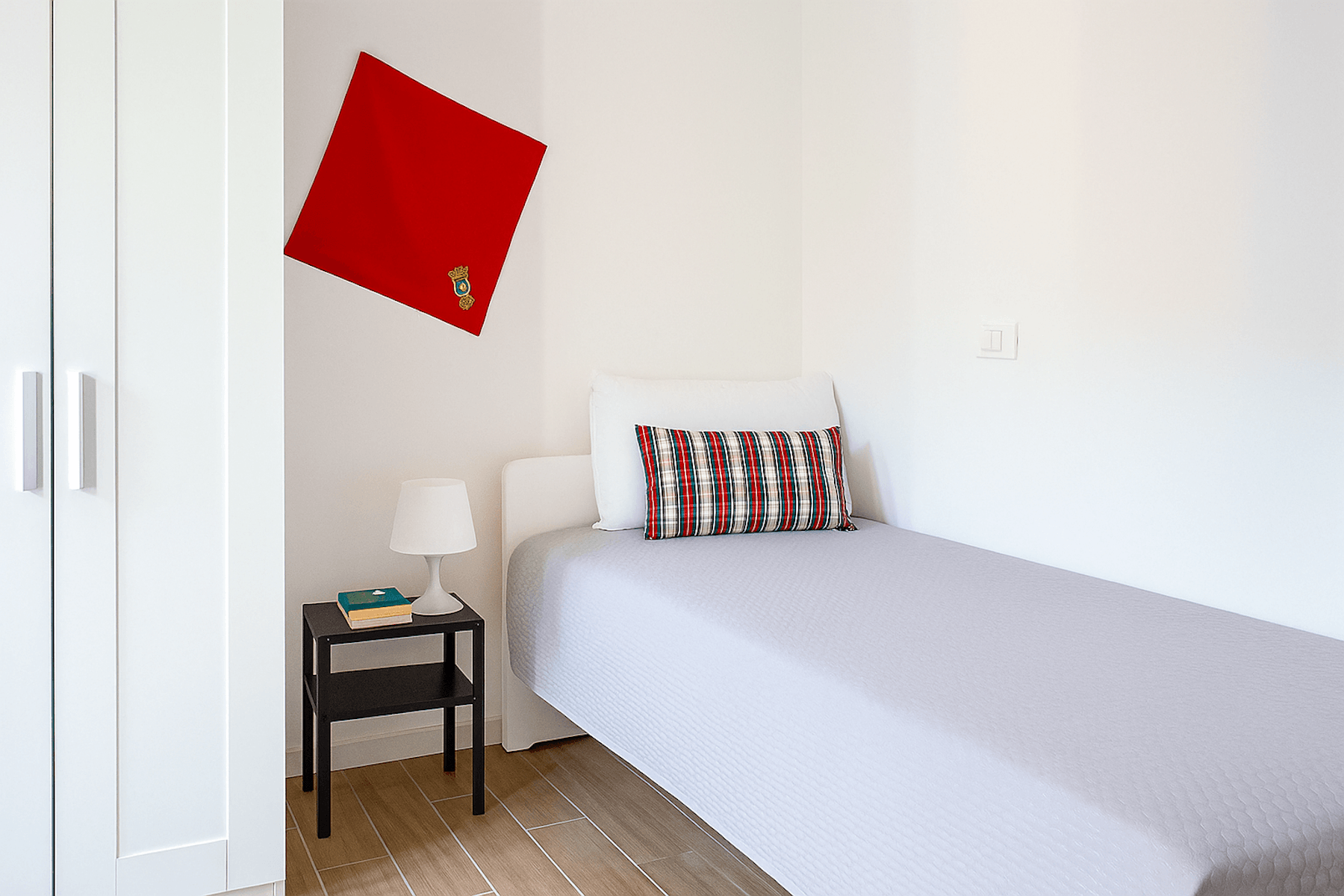 Single Near the Center of Trento