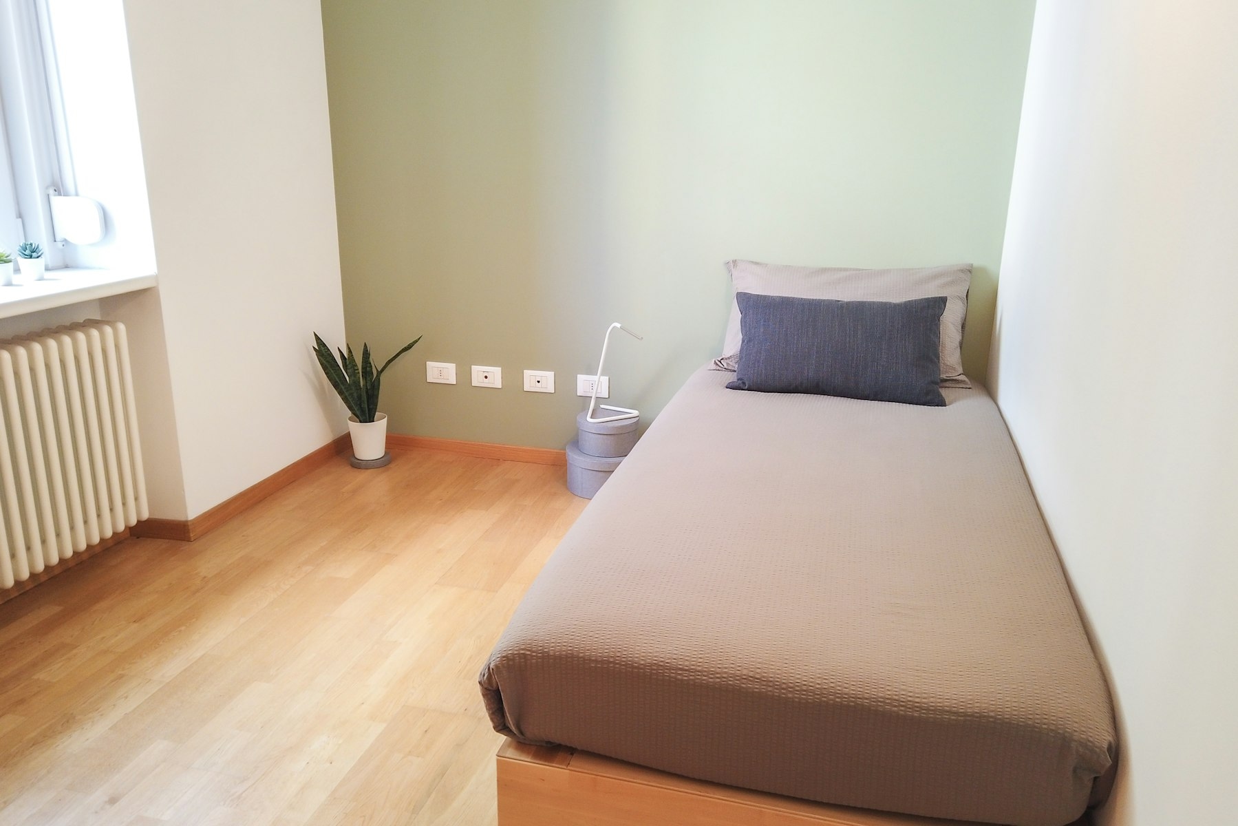 Bright Single Room in Prime Location