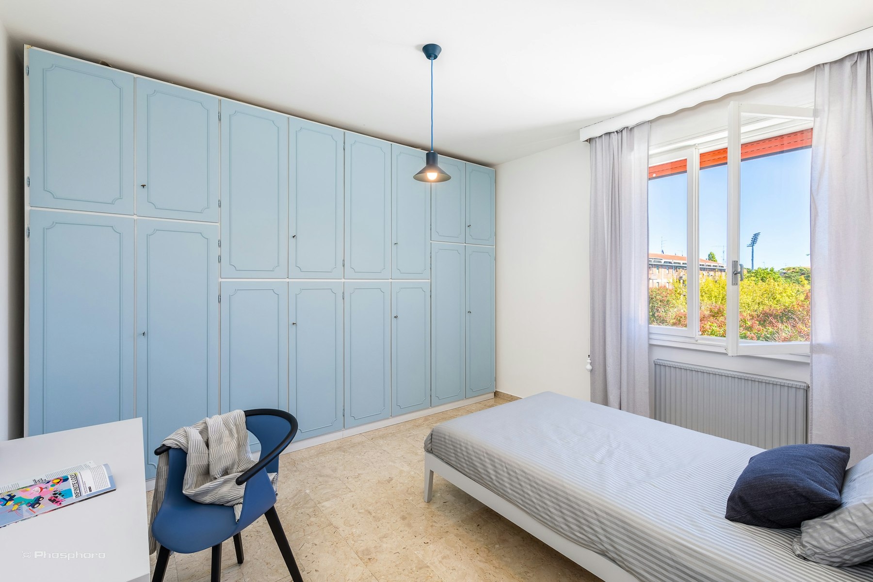 Spacious Single Room with Air Conditioning