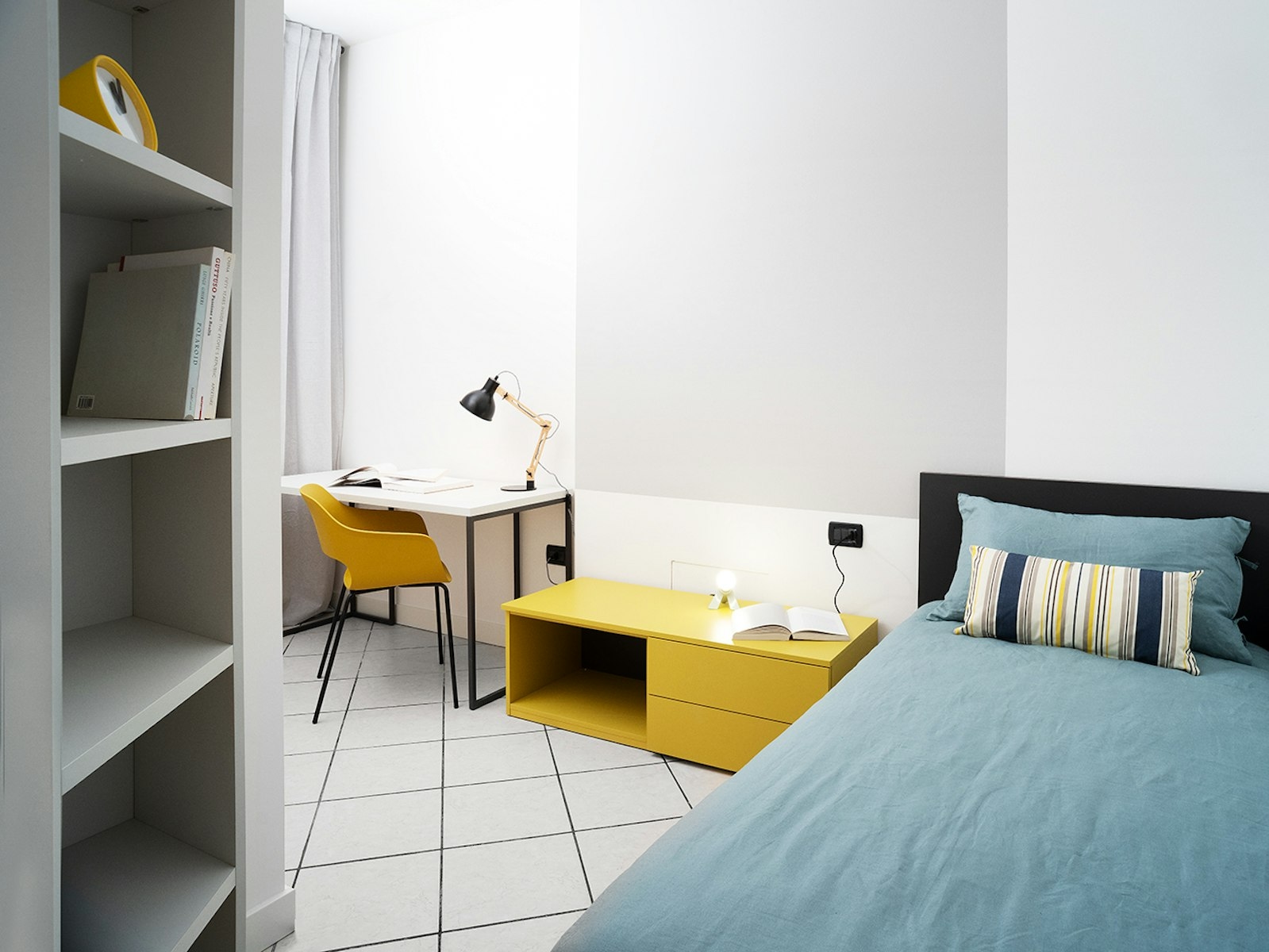 PHO.ROOM Apartment: Comfortable Single Room with Large Desk