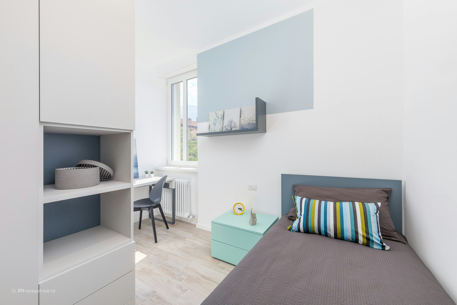 Comfortable single room with a fresh and youthful design