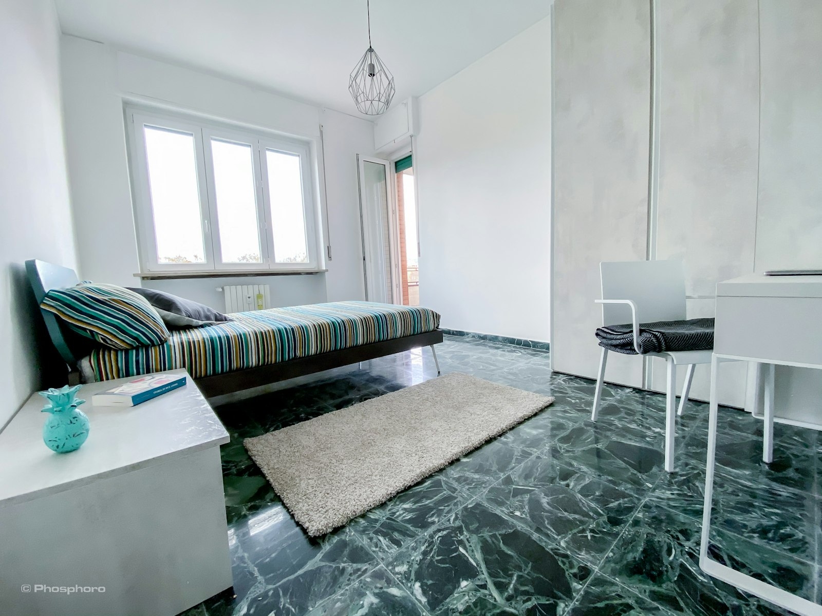 Bright Single Room with Attractive Design