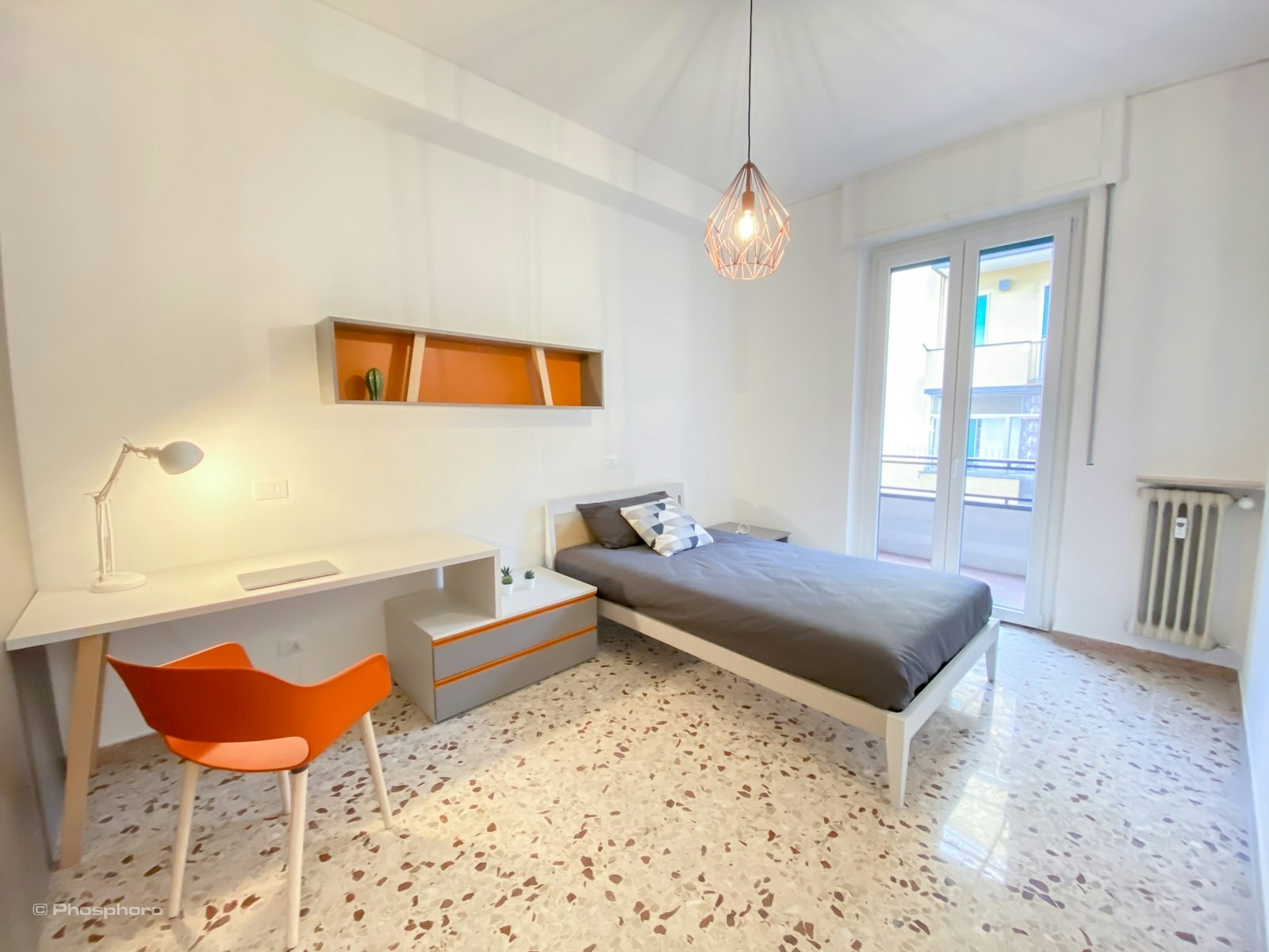 Bright single room with an attractive design
