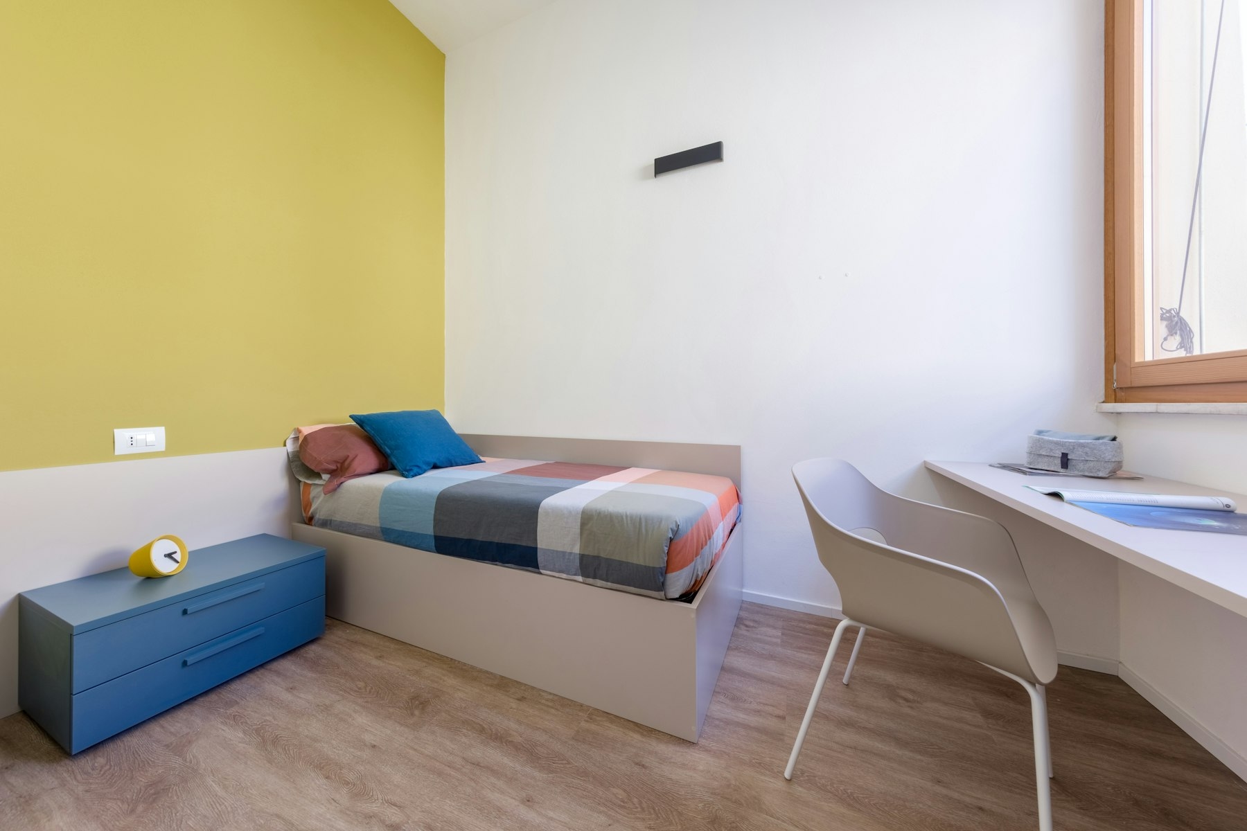 Designer Single Room Ideal for Students in PHO.ROOM Residence