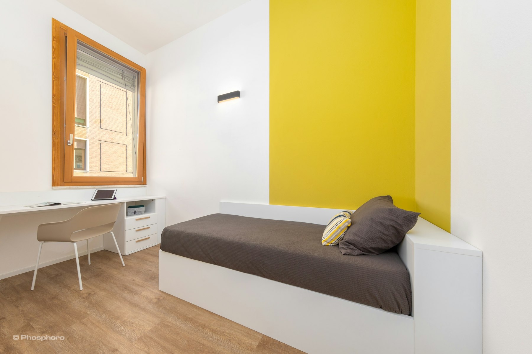 Bright Single Room with Attractive Design