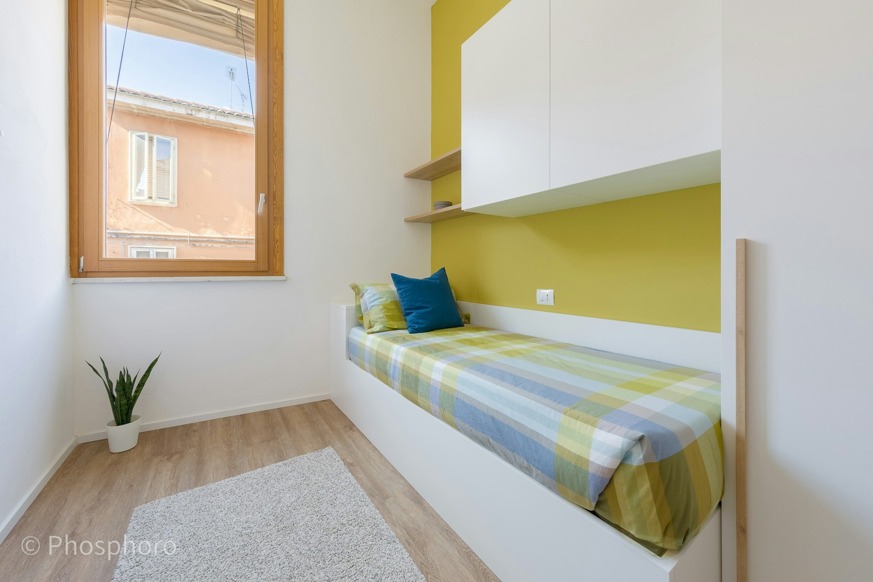 Enchanting Single Room Steps from Law School in PHO.ROOM Residence