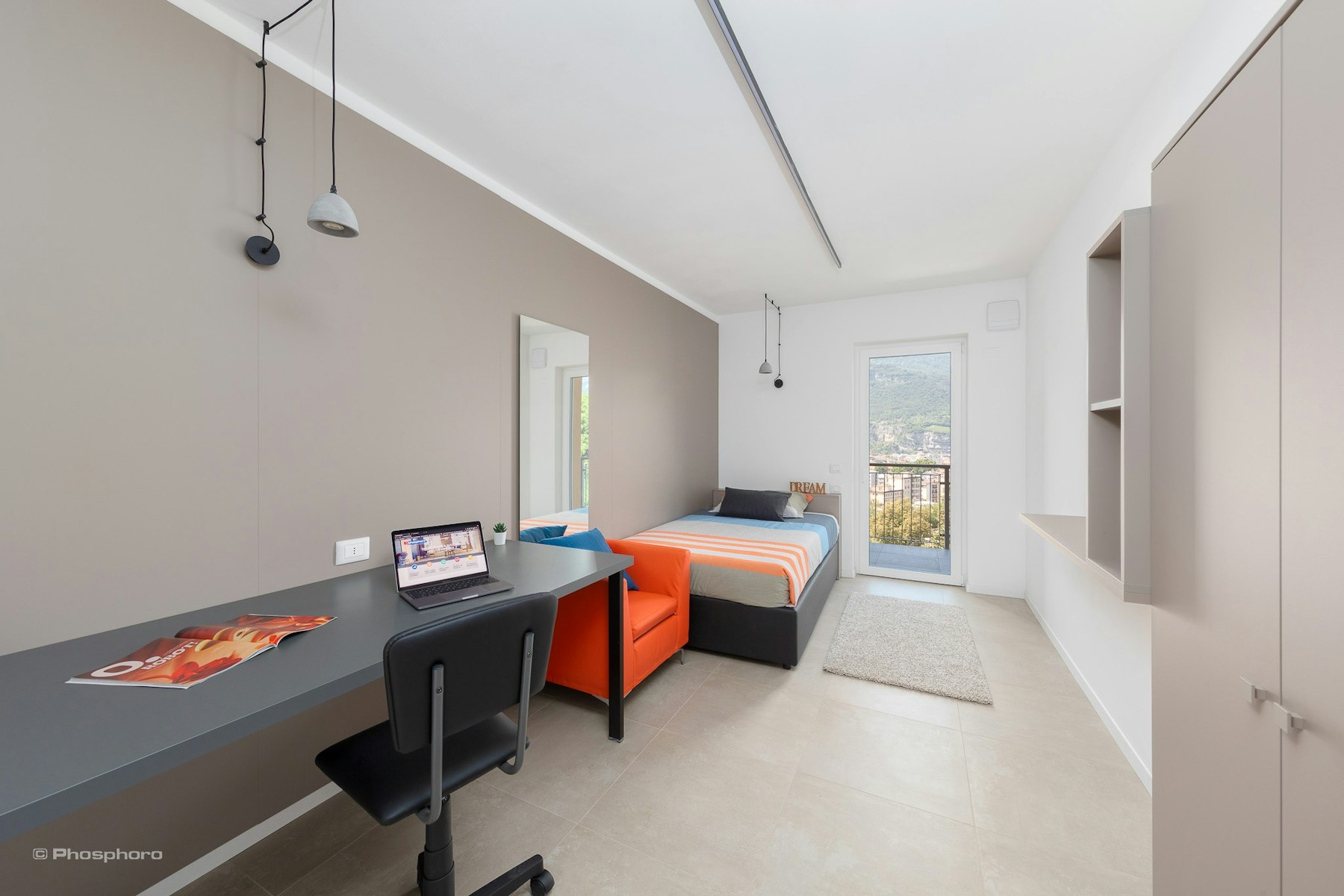 Character room a stone's throw from the city