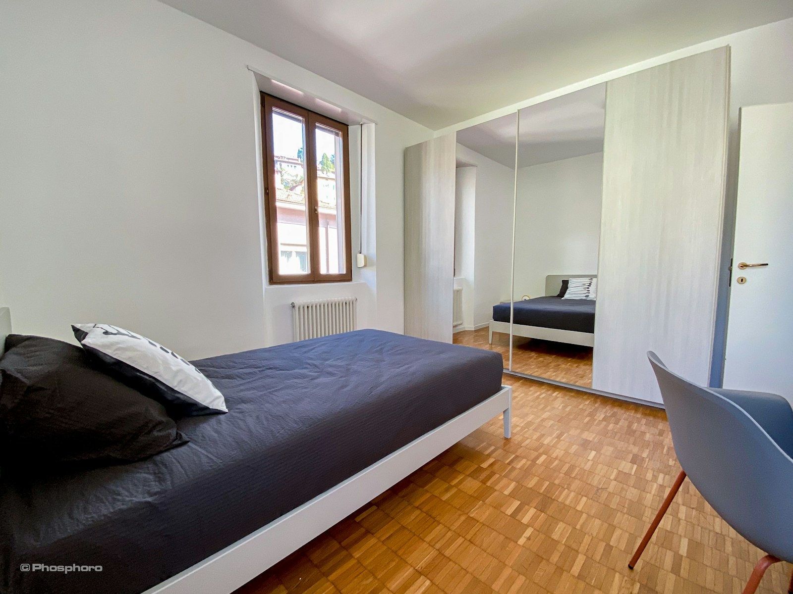 Large and Bright Single Room Near the Center