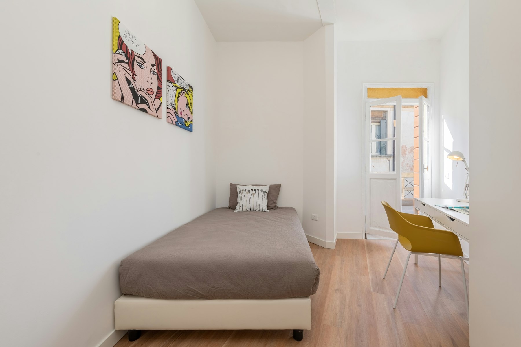 Single Room with Balcony in Center