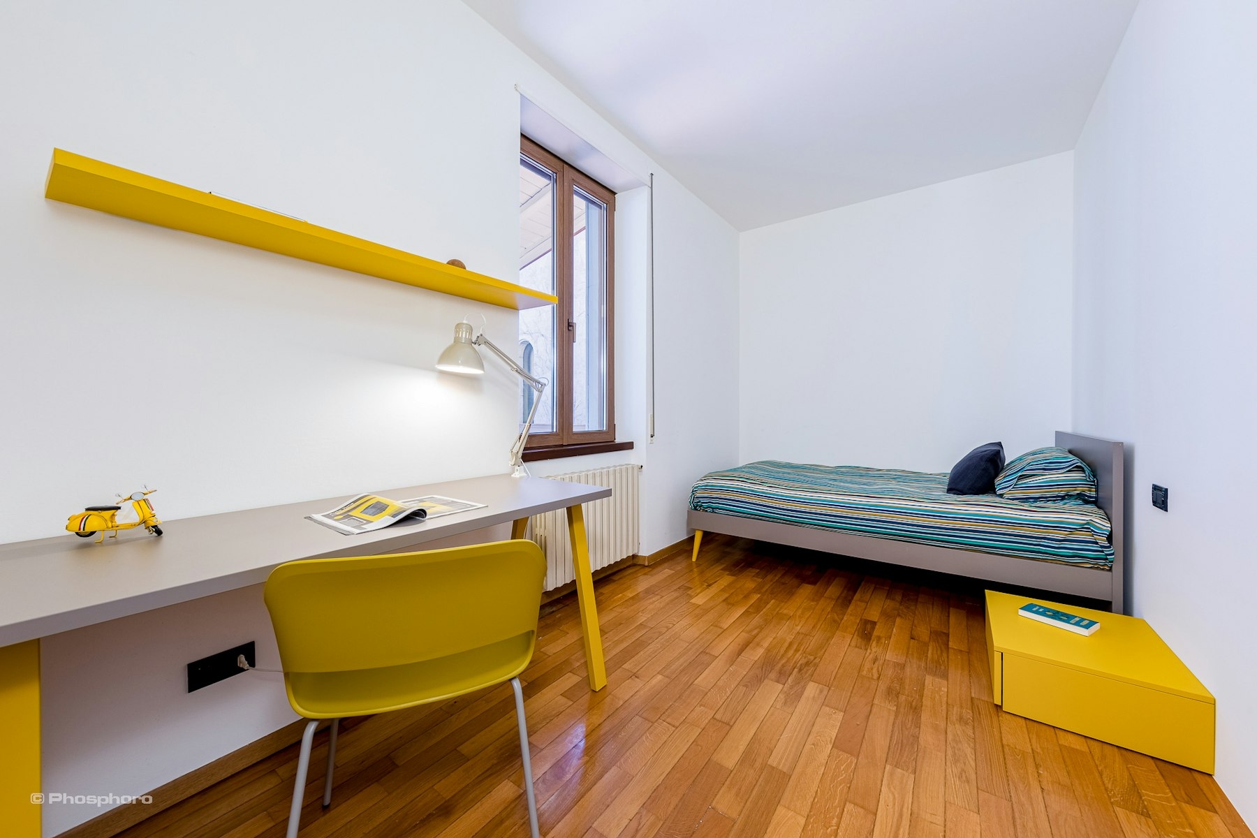 Single room in apartment with terrace