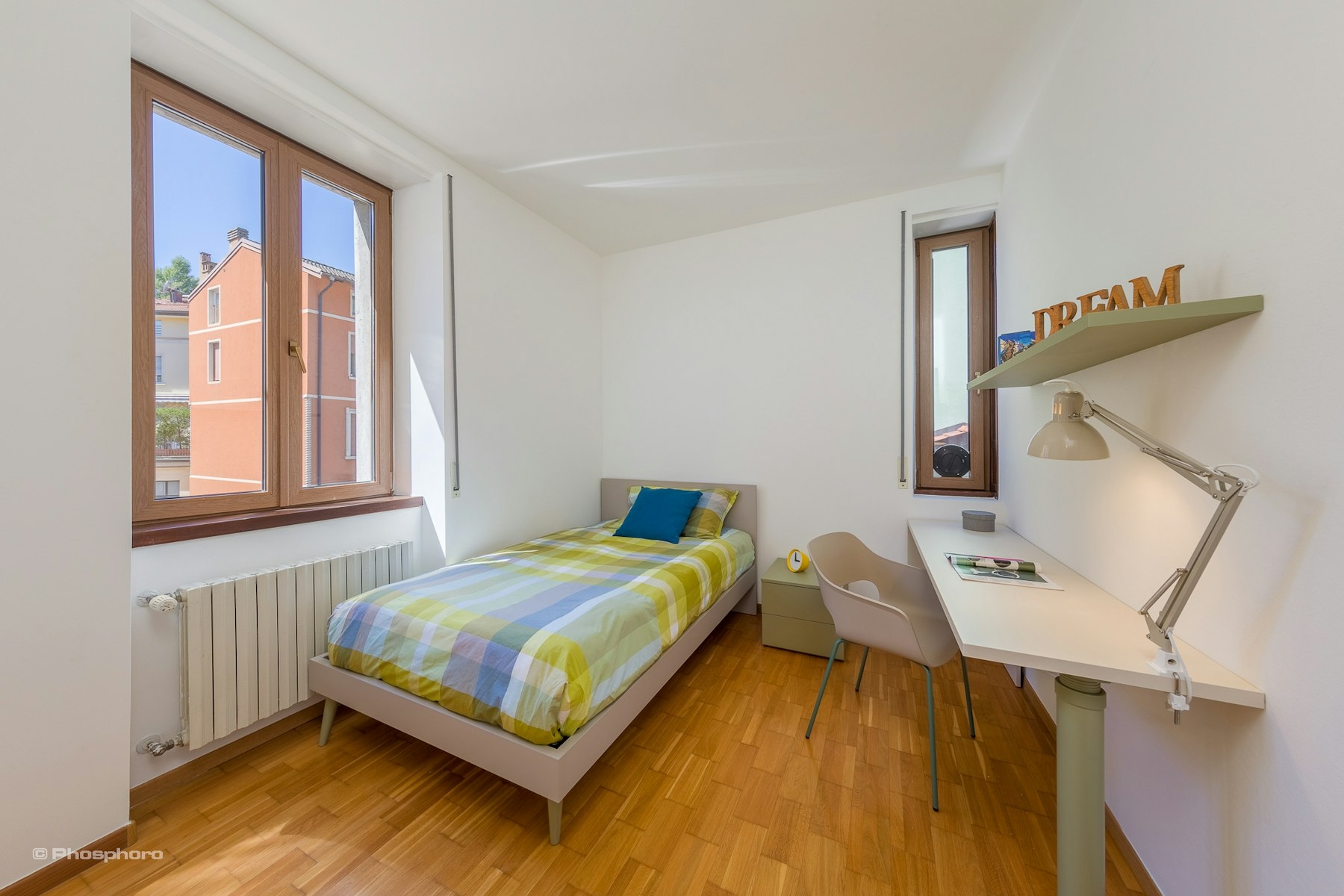 Very Bright Single Room with Queen Bed
