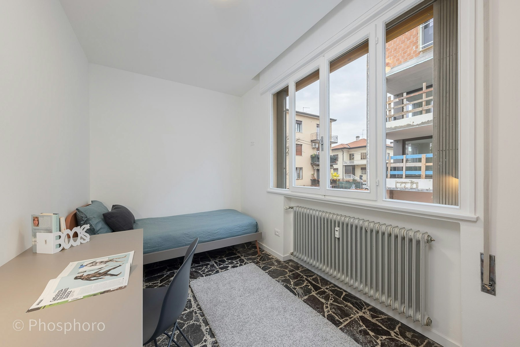 Single room ideal for students in a shared apartment