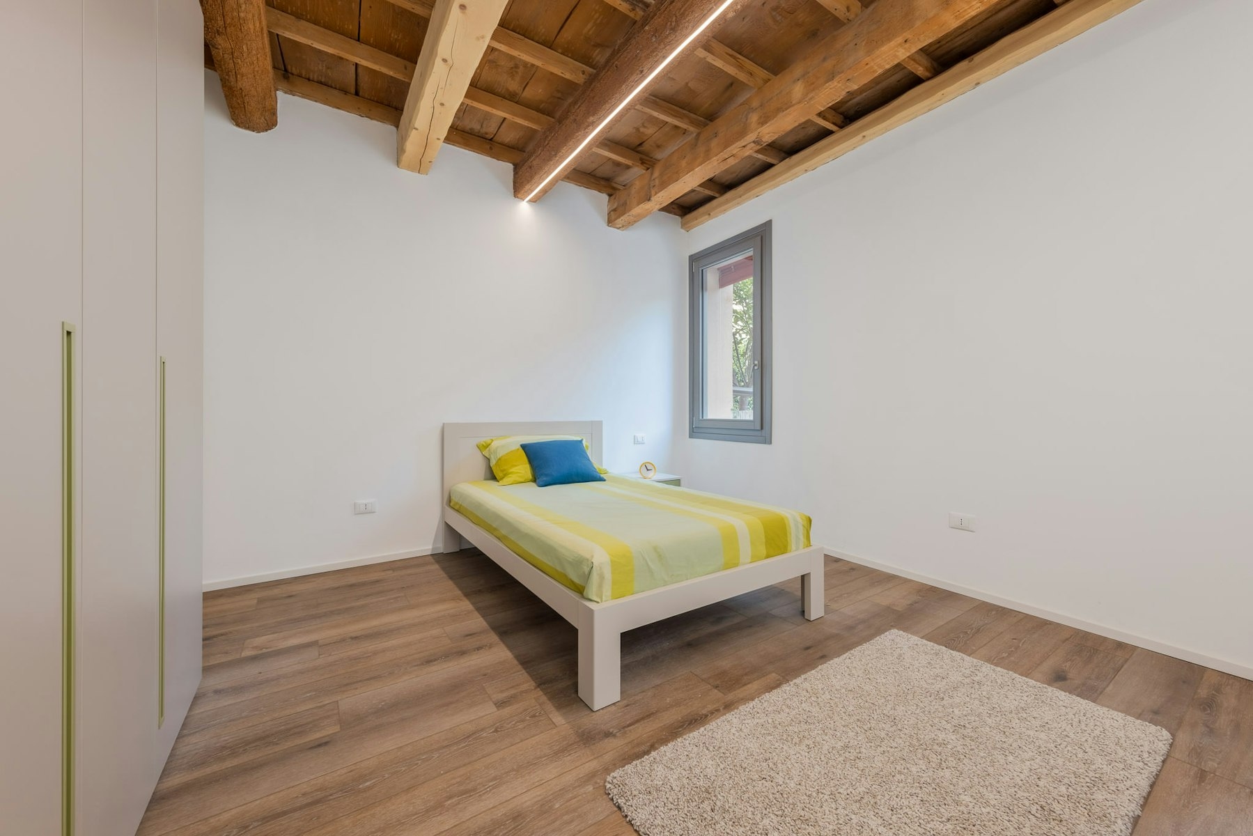 Spacious and Stylish Room a Stone's Throw from All Faculties