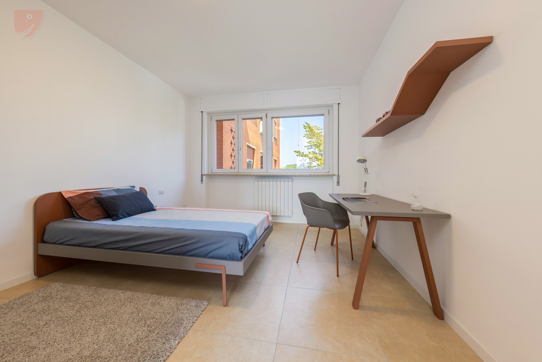 Spacious Single Room Steps Away from the Green Metro Line