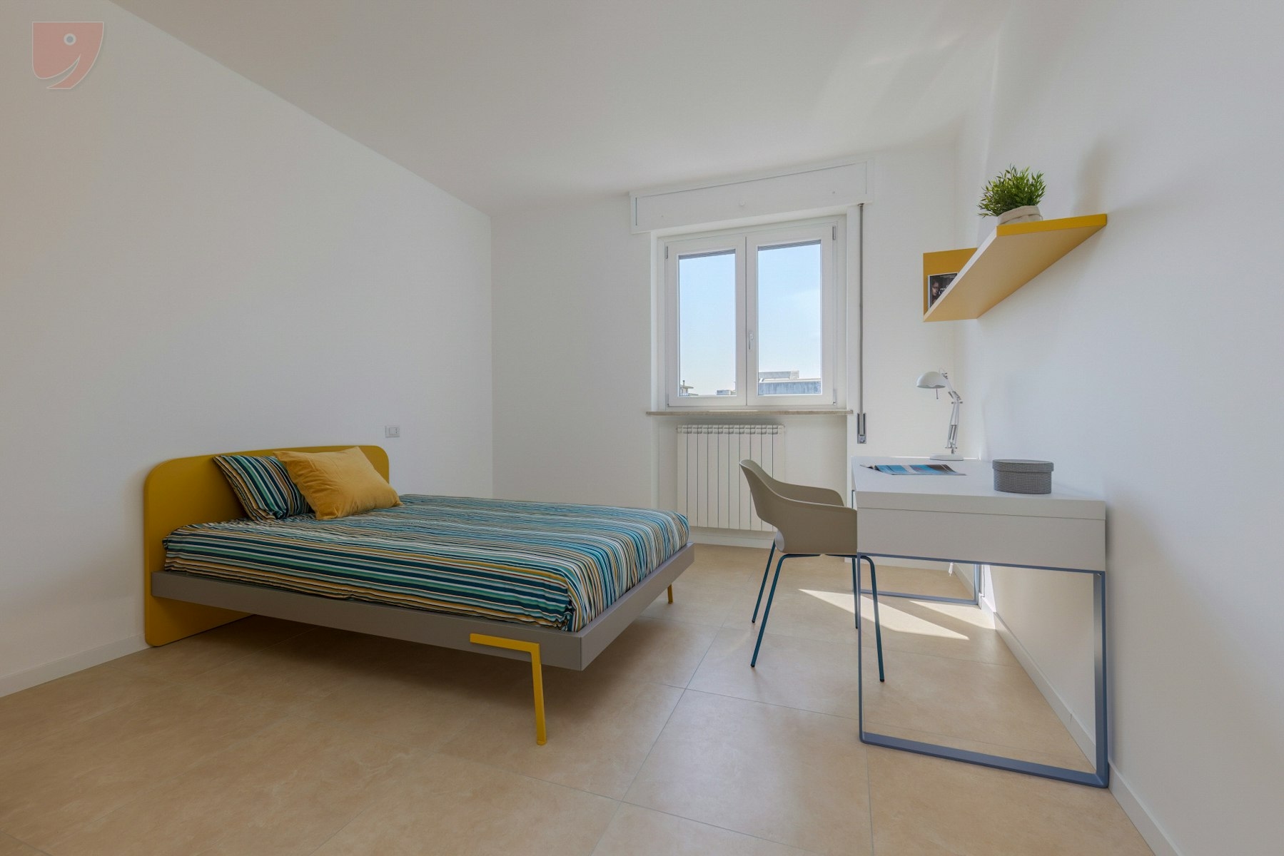 Spacious Single Room with Queen Bed Near the Green Metro Line