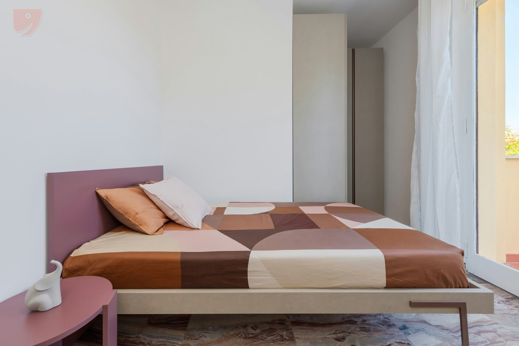 Spacious Single Room with Balcony and Walk-in Closet