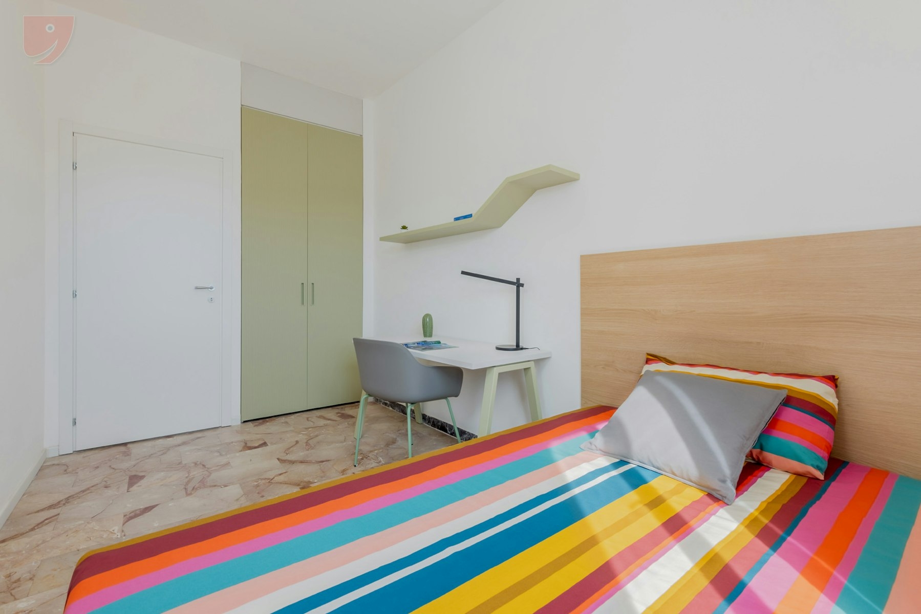 Walk-in Closet and French Bed: Space and Style!