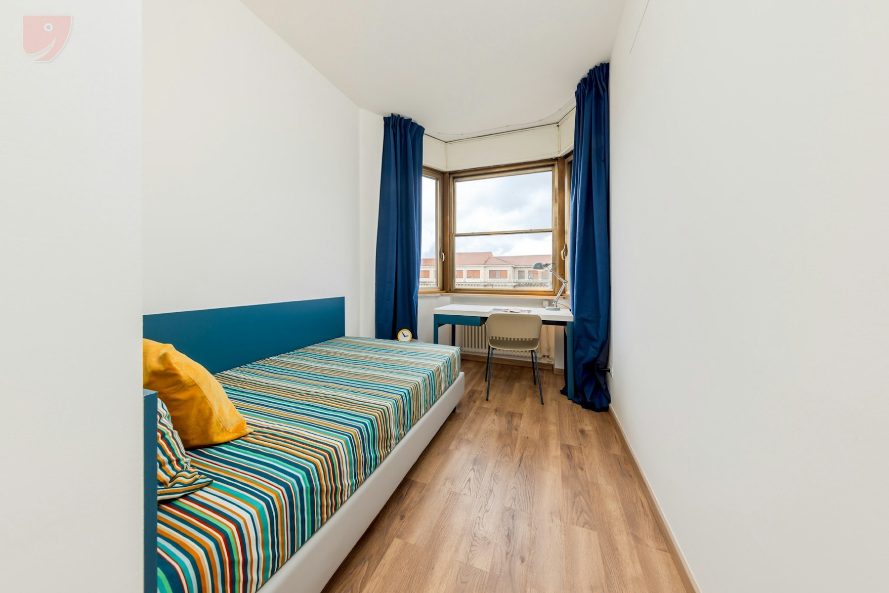 Bright single room with balcony