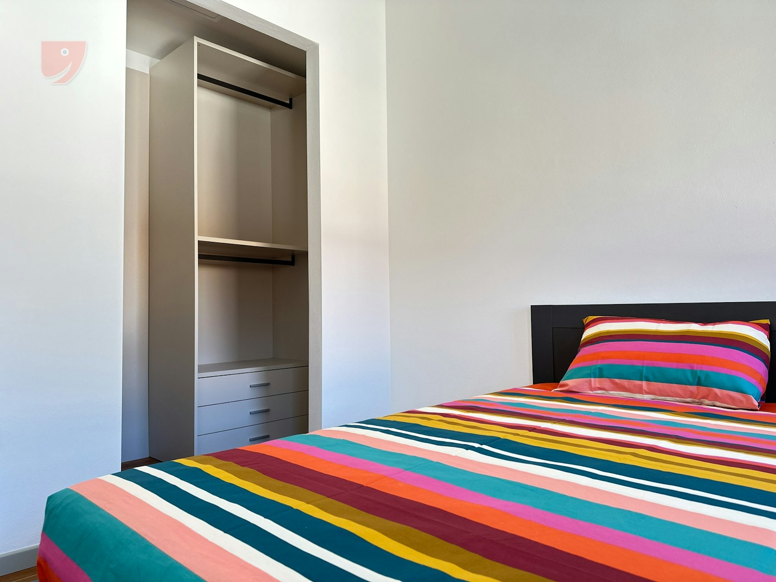 Large and Bright Single with Air Conditioning