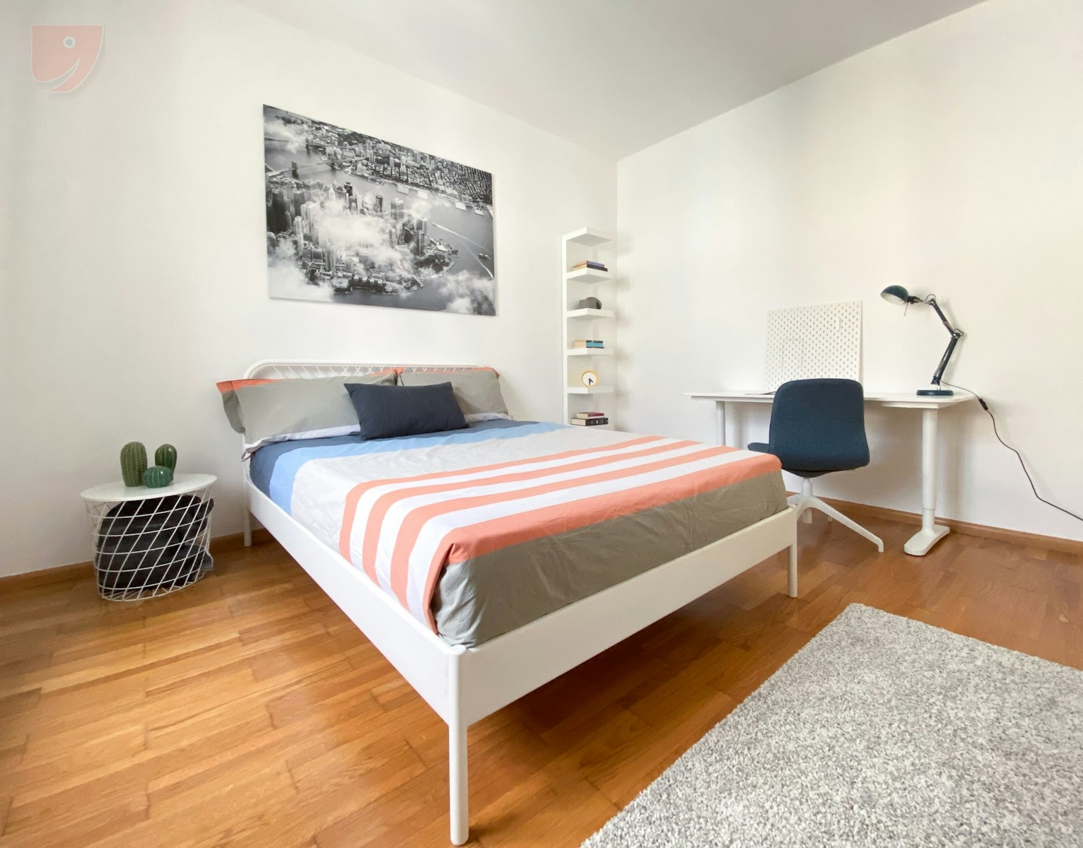 Spacious single room with large wardrobe