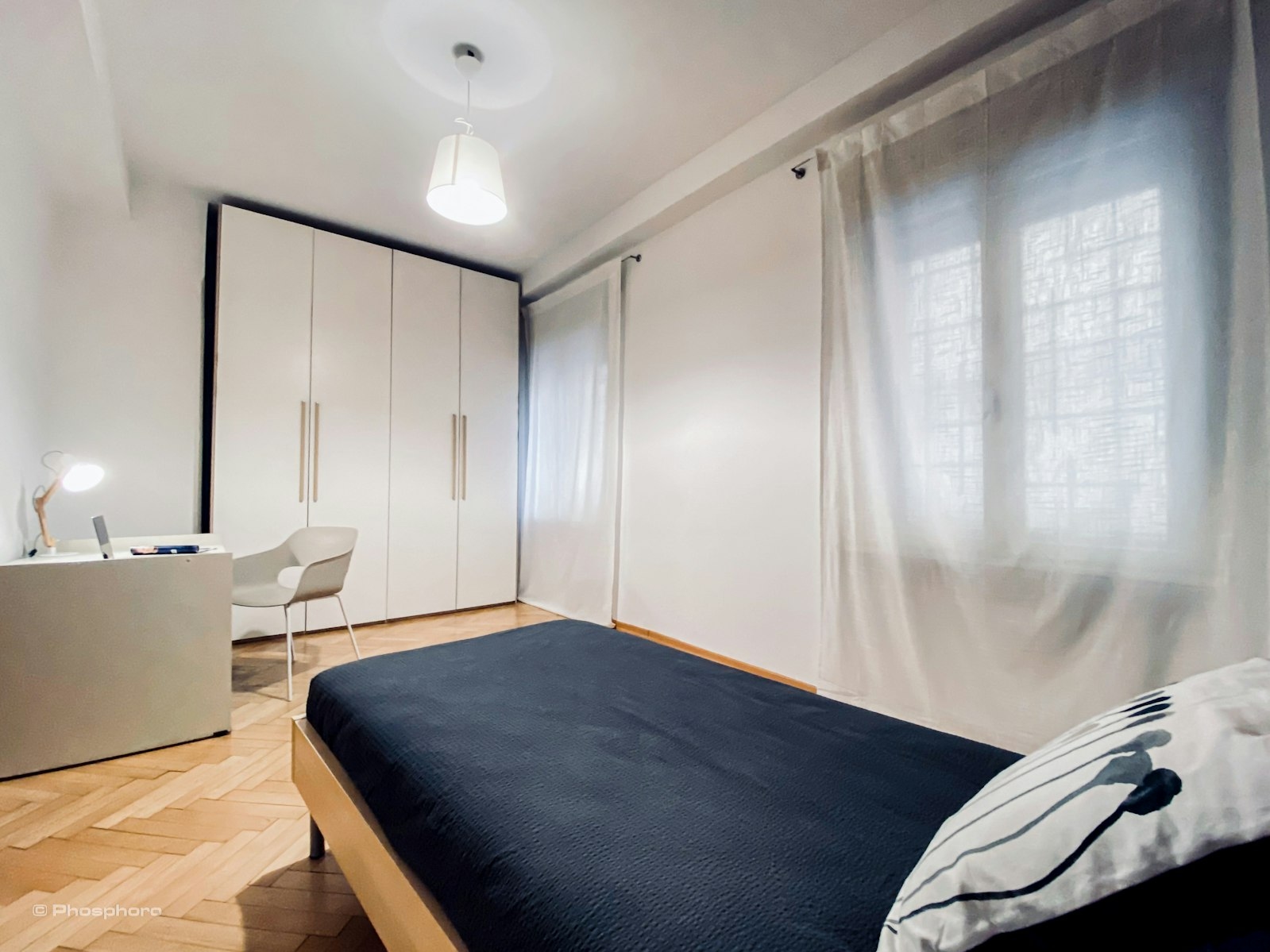 Room a stone's throw from all faculties