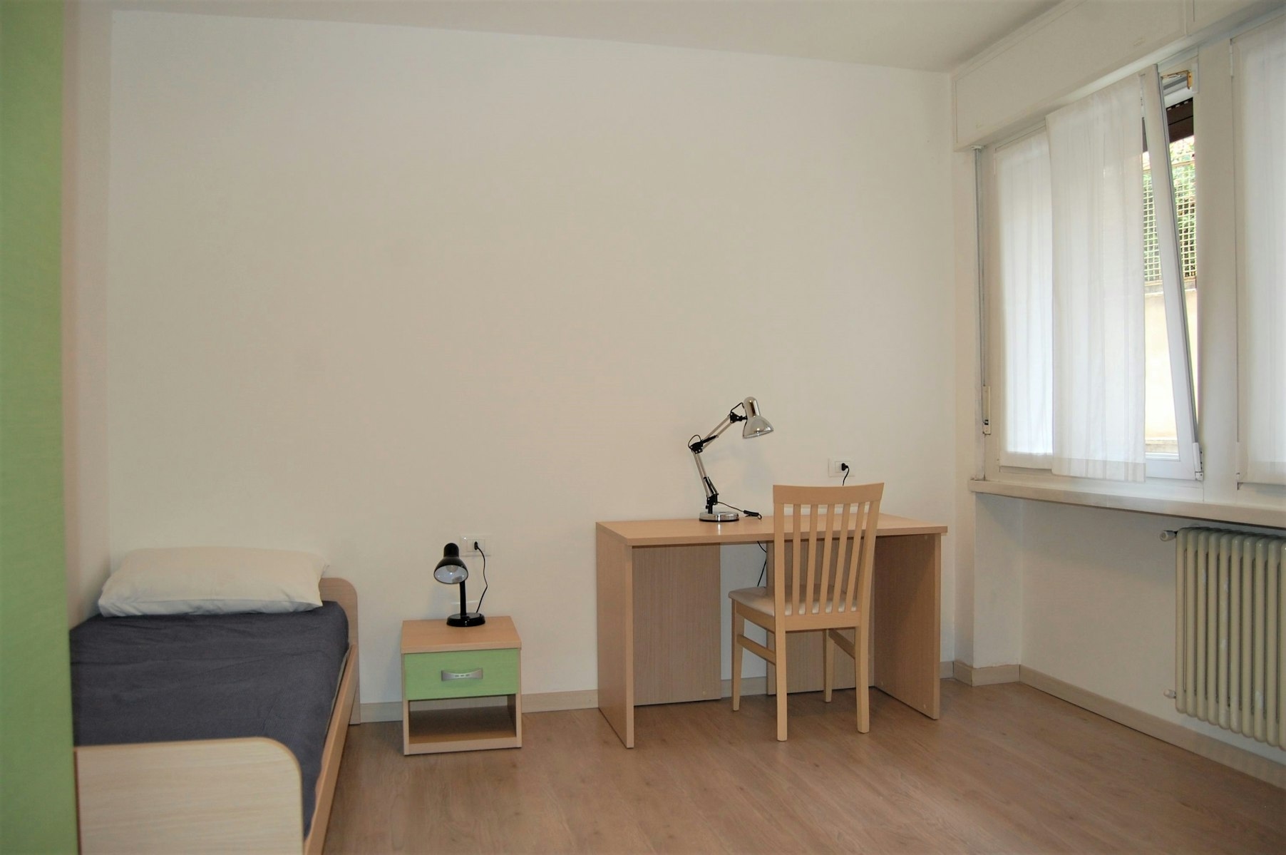 Spacious and Bright Single Room Near Center