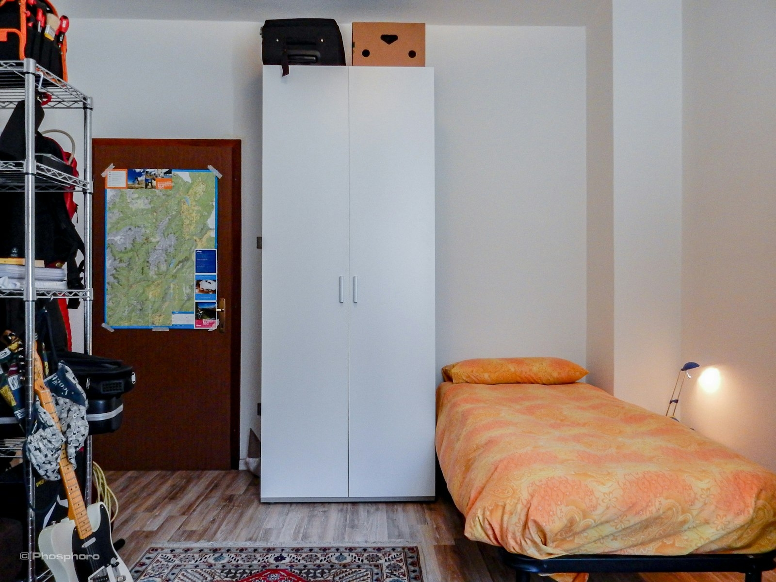Single room with sofa