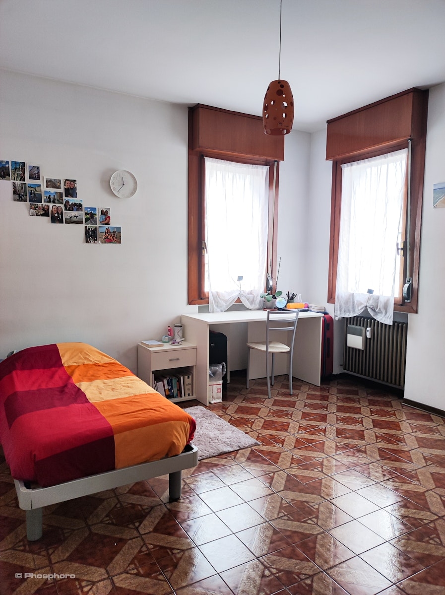 Single in apartment with balcony